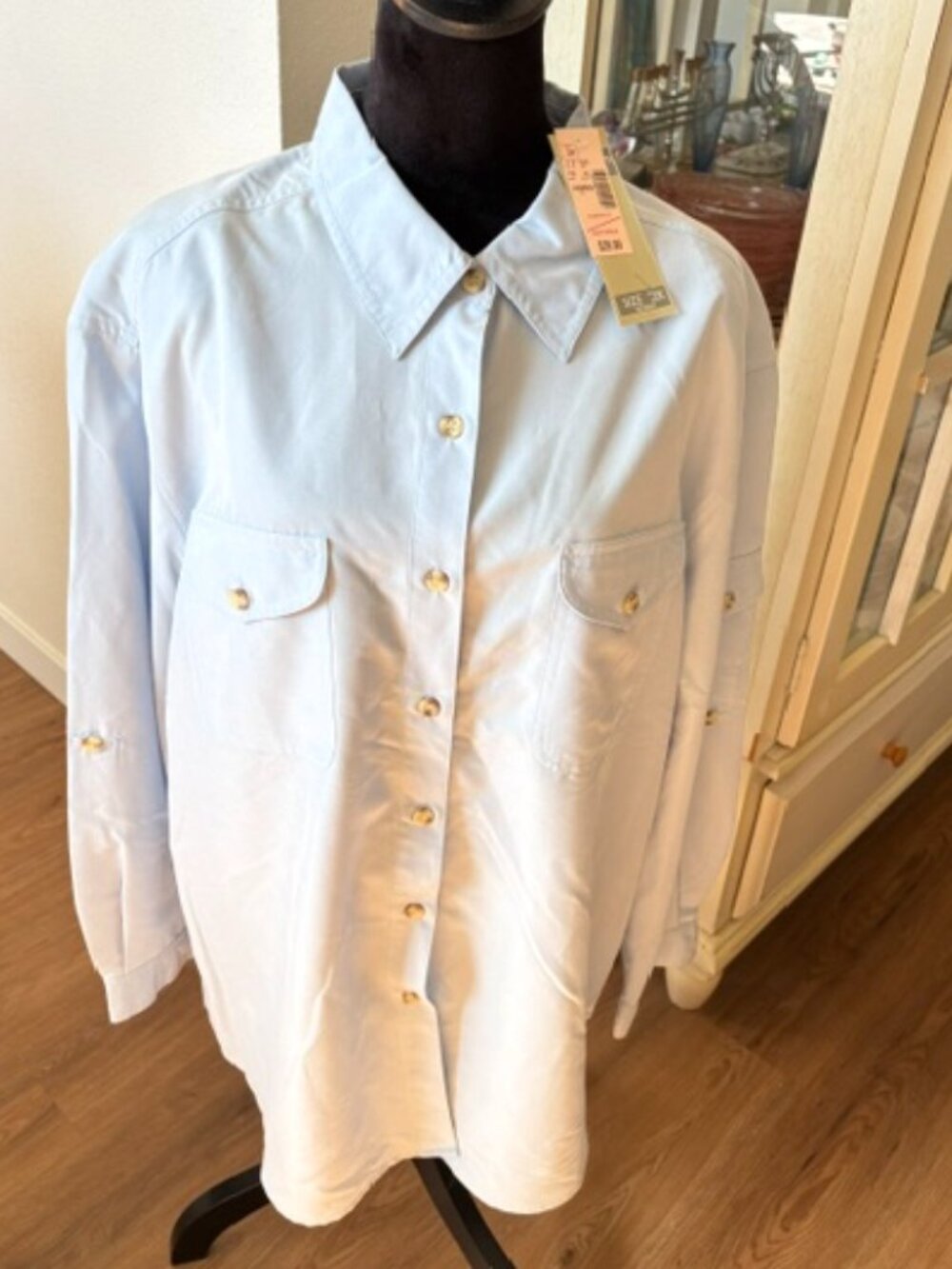 Dress Barn Woman NWT Lt Blue Roll Up Sleeve Button Up Blouse 2X